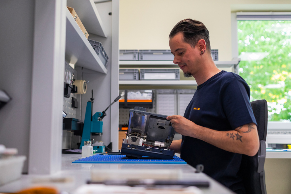 Equipment Services: Contract Services and Service Center for Corning Fiber-Optic Equipment